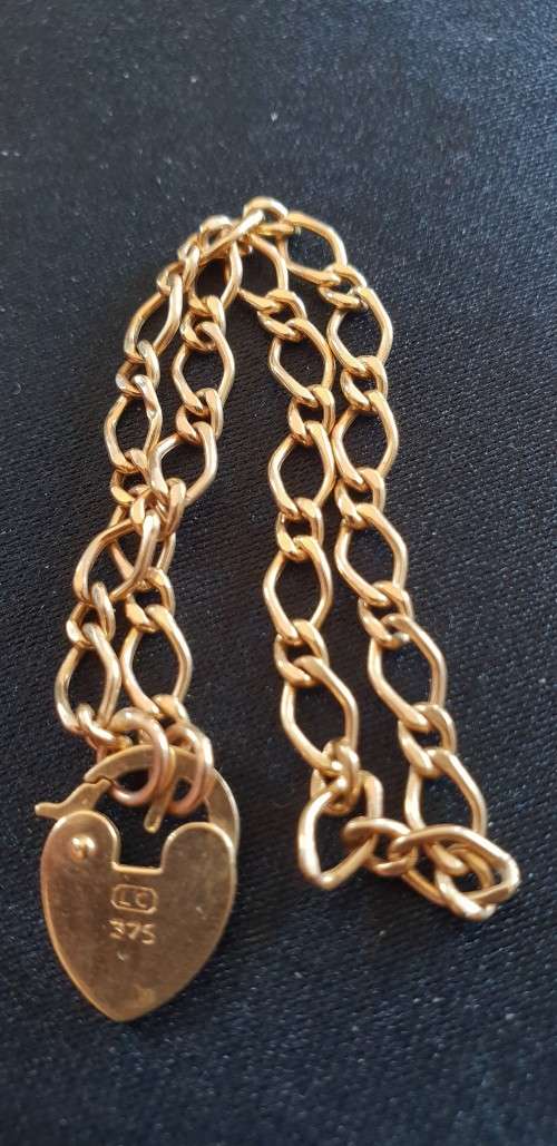 Solid 9ct gold bracelet with heart locket