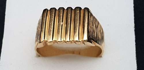 Stunning 18ct genuine gold high polished with bands gents Anniversary ring