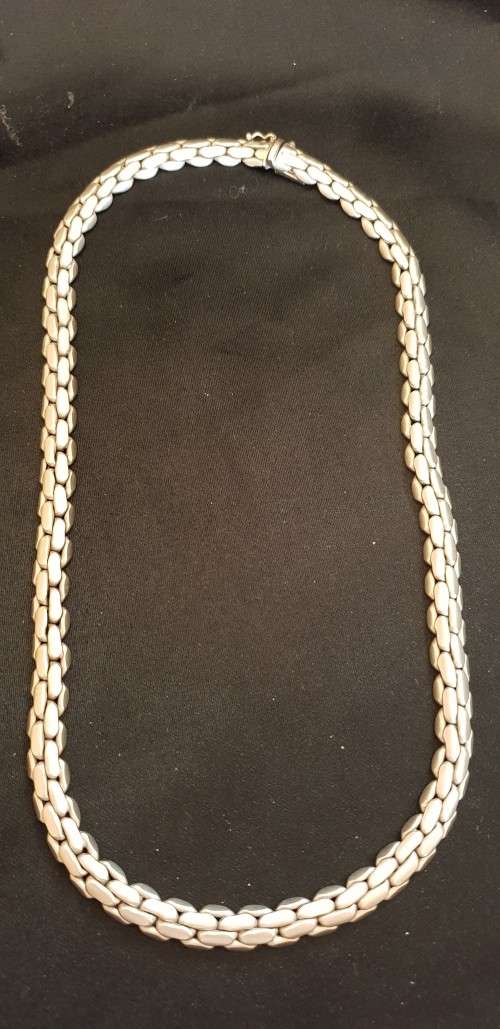 Unusually box link neck chain flat on bottom in solid white gold 9ct stamped `375 EB`