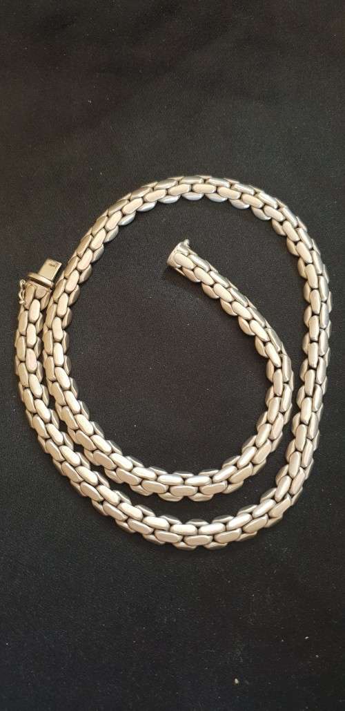 Unusually box link neck chain flat on bottom in solid white gold 9ct stamped `375 EB`
