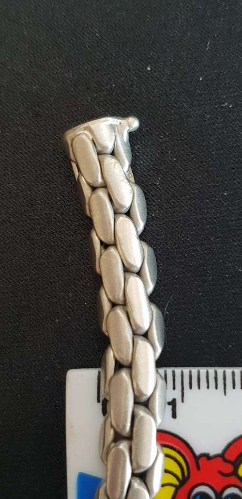 Unusually box link neck chain flat on bottom in solid white gold 9ct stamped `375 EB`