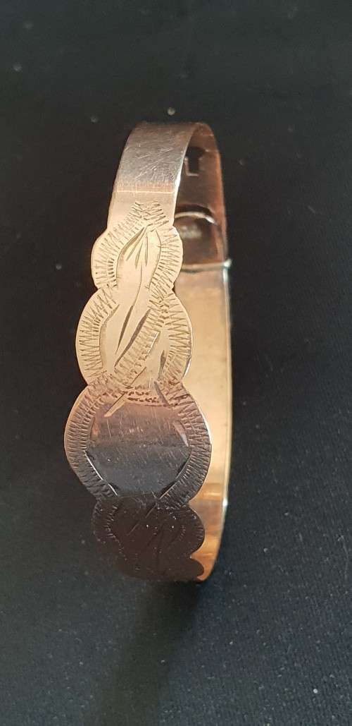 9ct gold baby bangle