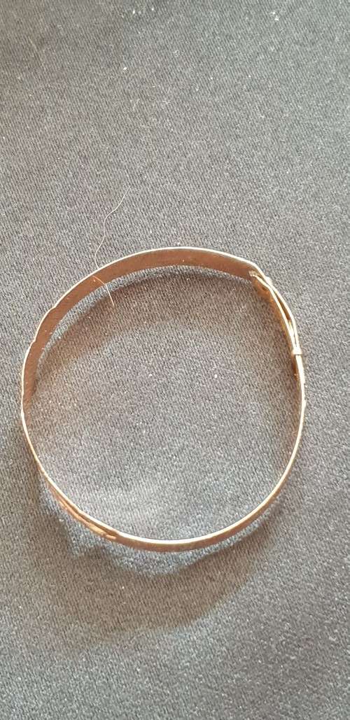 9ct gold baby bangle