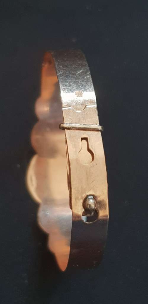 9ct gold baby bangle