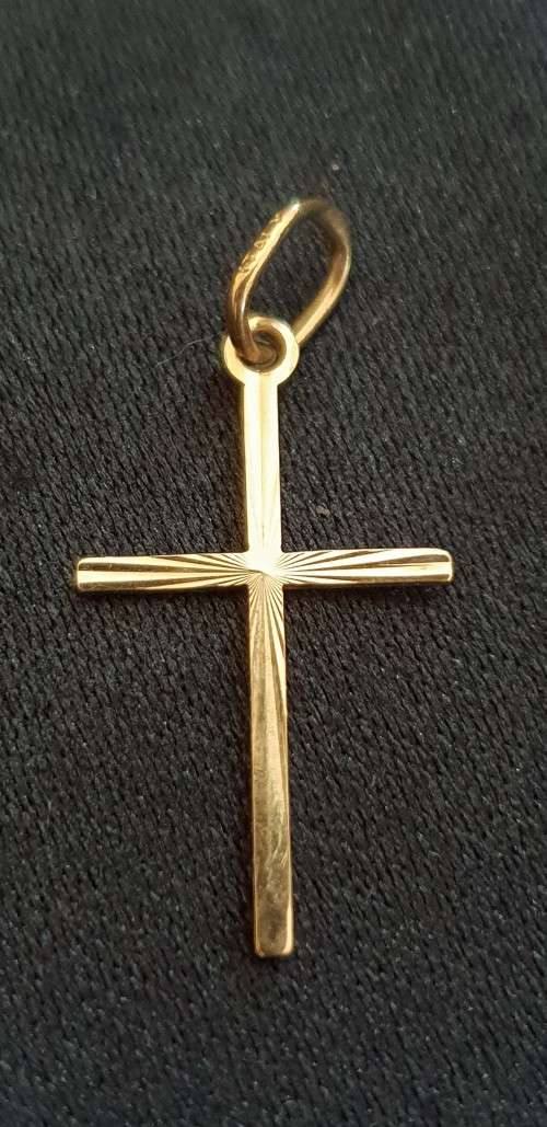 small 9ct gold cross pendant