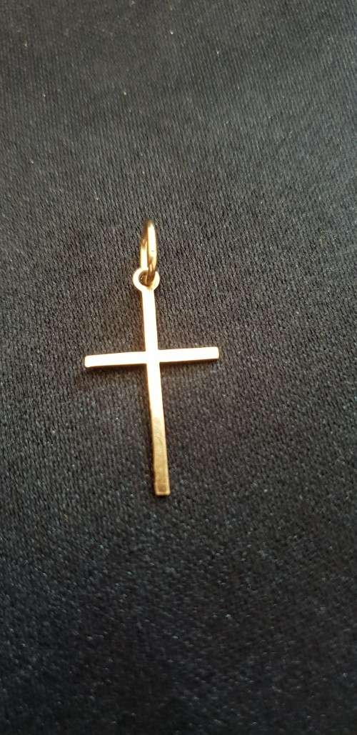 small 9ct gold cross pendant