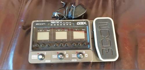 Zoom G3x multi effects pedal & adapter