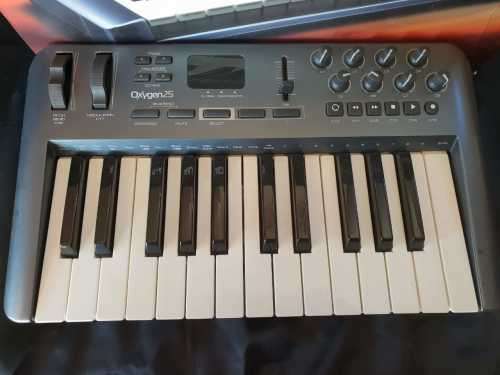 M Audio oxygen 25 midi keyboard