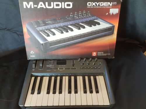 M Audio oxygen 25 midi keyboard