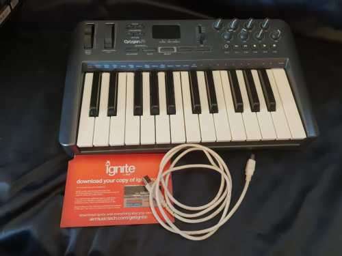 M Audio oxygen 25 midi keyboard