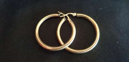 9ct gold made in Italy hoop earings