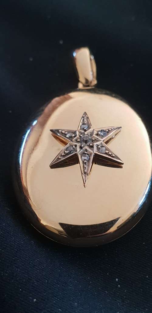Exquisite 18ct gold Victorian locket with old cut diamonds