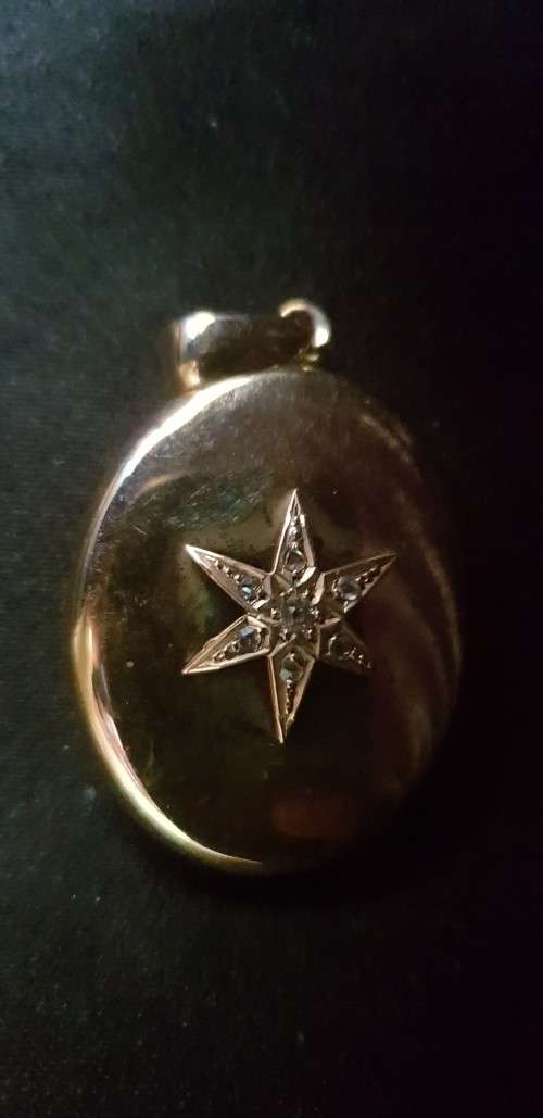 Exquisite 18ct gold Victorian locket with old cut diamonds