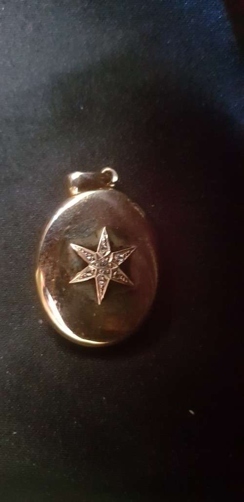 Exquisite 18ct gold Victorian locket with old cut diamonds