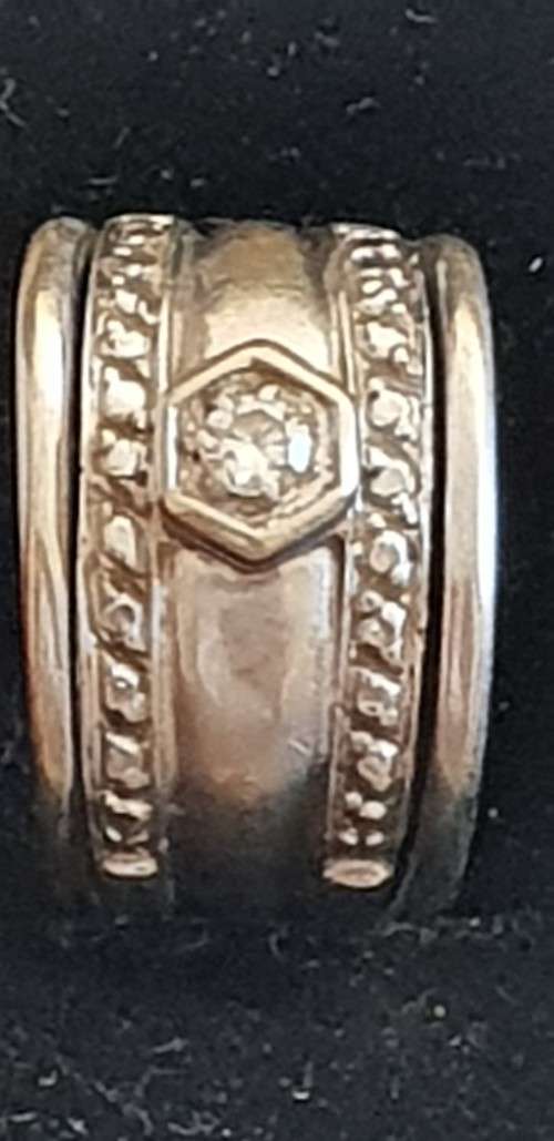 9ct white gold & 0.20 carat Diamond broad band ring