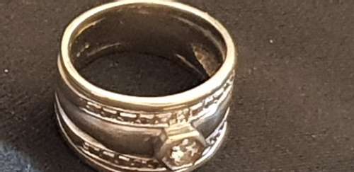 9ct white gold & 0.20 carat Diamond broad band ring