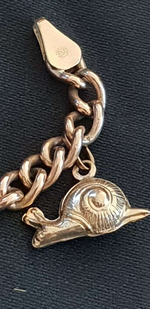 9ct gold charm bracelet with 5 charms attached