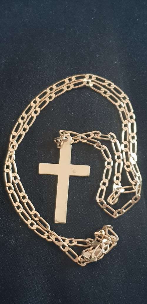 9CT SOLID GOLD NECKLACE AND LARGE CROSS PENDANT