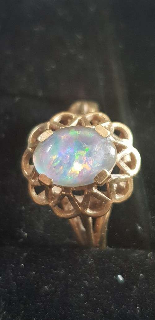 Vintage / antique 9ct gold and opak ring stamped with maker name G.R