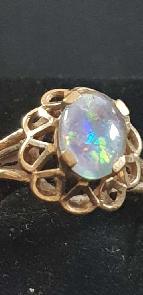 Vintage / antique 9ct gold and opak ring stamped with maker name G.R