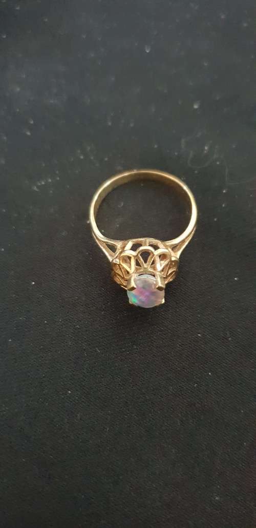 Vintage / antique 9ct gold and opak ring stamped with maker name G.R