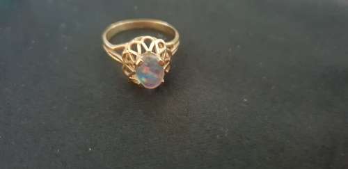 Vintage / antique 9ct gold and opak ring stamped with maker name G.R