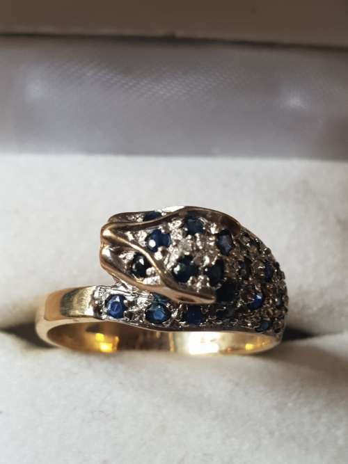 9ct solid gold saphire leopard/ big cat ring