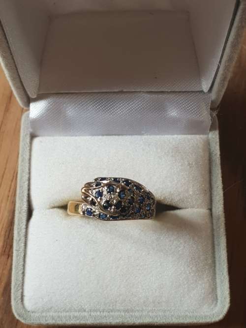 9ct solid gold saphire leopard/ big cat ring