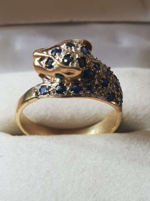 9ct solid gold saphire leopard/ big cat ring