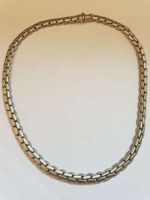 Unusually box link neck chain flat on bottom in solid white gold 9ct stamped `375 EB`
