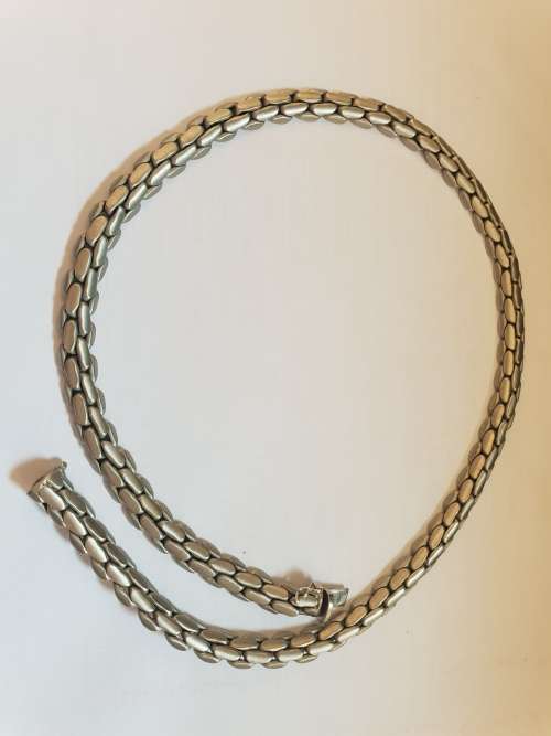 Unusually box link neck chain flat on bottom in solid white gold 9ct stamped `375 EB`
