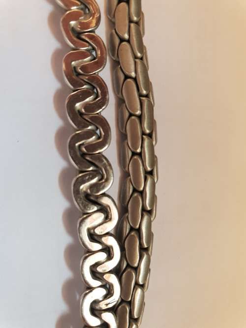 Unusually box link neck chain flat on bottom in solid white gold 9ct stamped `375 EB`