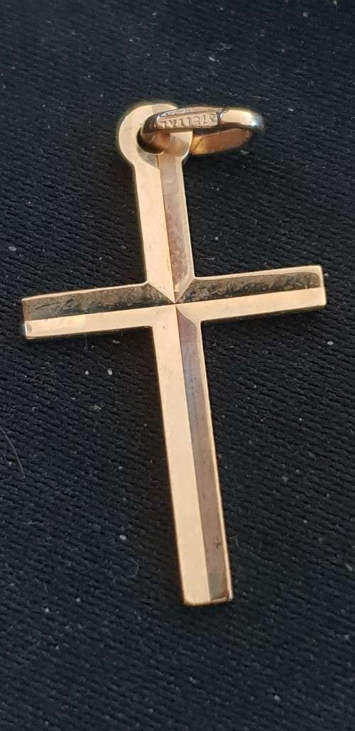 9ct gold cross hallmarked C/C, Italy 375