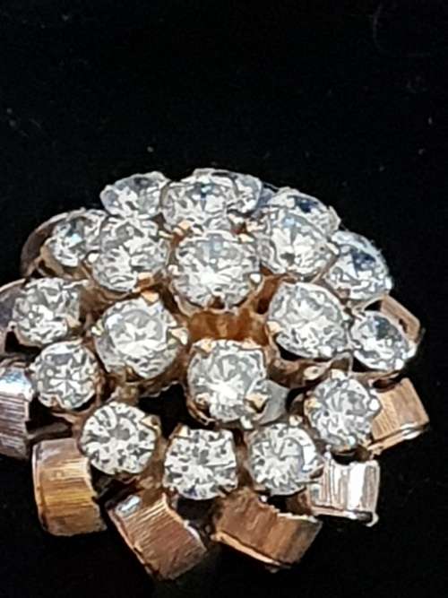 Stunning 9ct yellow gold and Cubic Zirconia ring