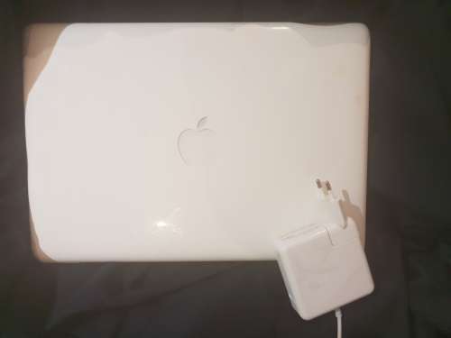 APPLE MAC BOOK LAPTOP WITH ORIGINAL CHARGER