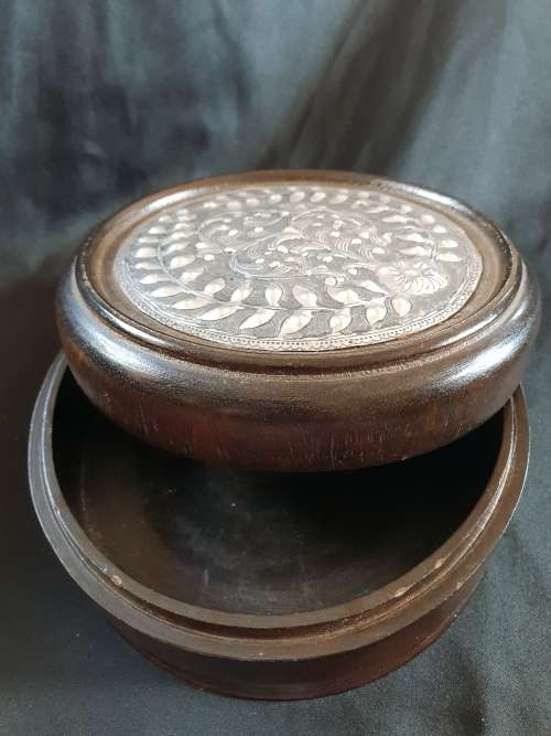 Vintage Round wooden Jewellery Box