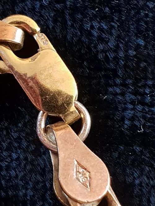 Necklace-9ct Yellow gold Figaro chain