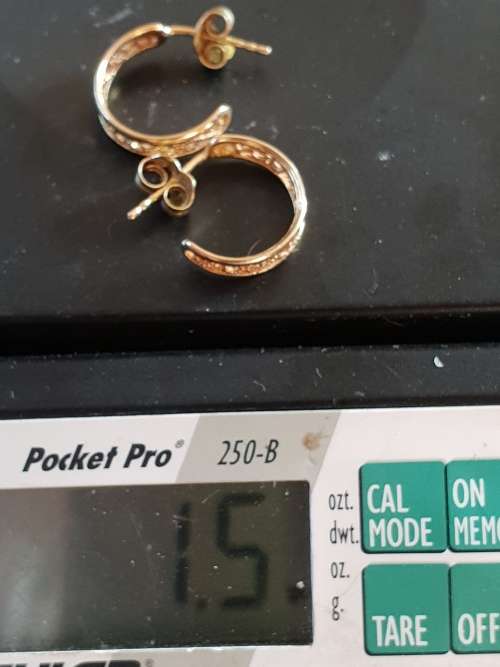 9ct gold Earrings half hoop with pattern