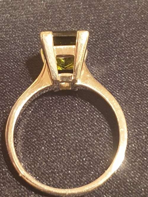 *Stunning!!* 18ct gold and approx 2.40 carat Tourmaline ring