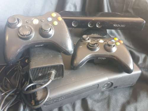 Microsoft X Box 360 S Model 1439 with 2 controls and Kinect