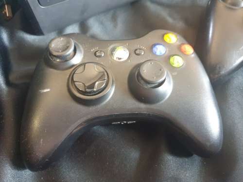 Microsoft X Box 360 S Model 1439 with 2 controls and Kinect