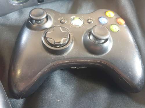 Microsoft X Box 360 S Model 1439 with 2 controls and Kinect