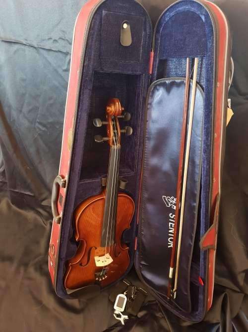 Violin Stentor Student 1.1 Full size in Red and Black Case with Bow and Free Tuner