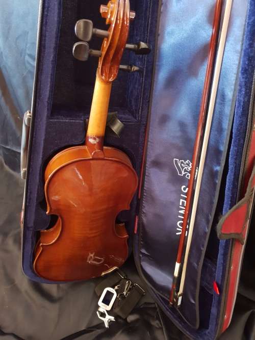 Violin Stentor Student 1.1 Full size in Red and Black Case with Bow and Free Tuner