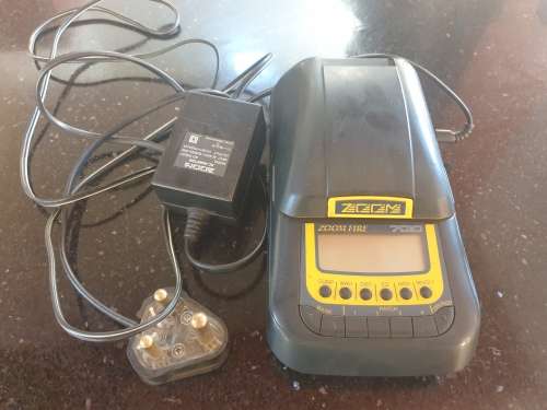 Zoom fire 7010 guitar multi effects pedal with built in amp  and Speaker and power supply