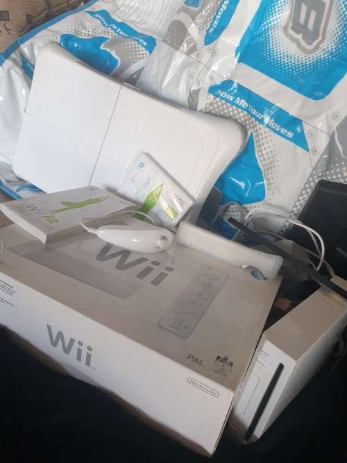 Wii console with Wii fit mat and game,1 control.1 nunchaka and Wii move dance mat