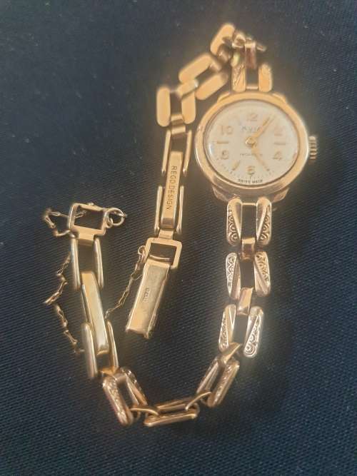 Avia ladies 17 Jewel Inca-block- solid 9ct gold watch casing and strap