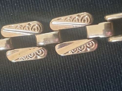 Avia ladies 17 Jewel Inca-block- solid 9ct gold watch casing and strap