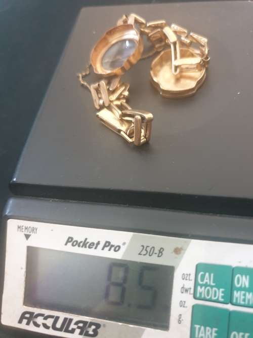 Avia ladies 17 Jewel Inca-block- solid 9ct gold watch casing and strap