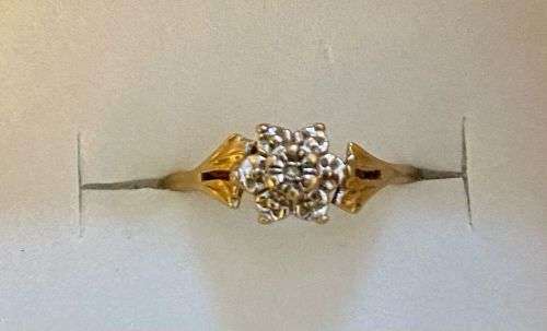 9ct yellow gold and diamond flower ring
